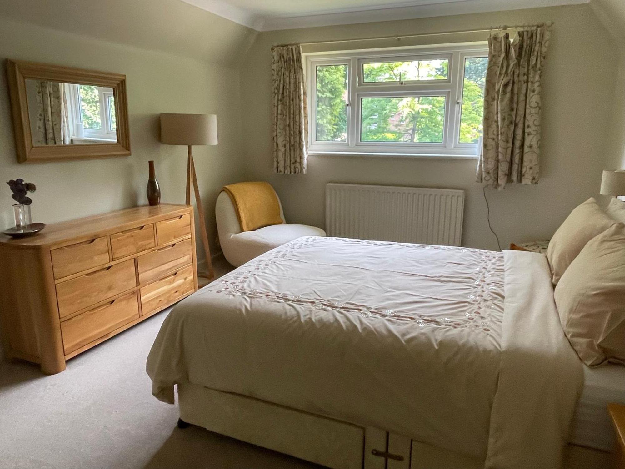 Charming Bournemouth House With Beautiful Spacious Gardens, 5 Min Drive To Beaches, Free Parking For 2-3 Cars Ngoại thất bức ảnh