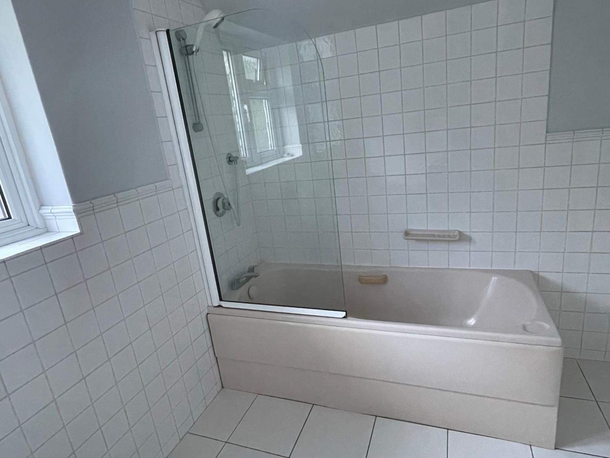 Charming Bournemouth House With Beautiful Spacious Gardens, 5 Min Drive To Beaches, Free Parking For 2-3 Cars Ngoại thất bức ảnh