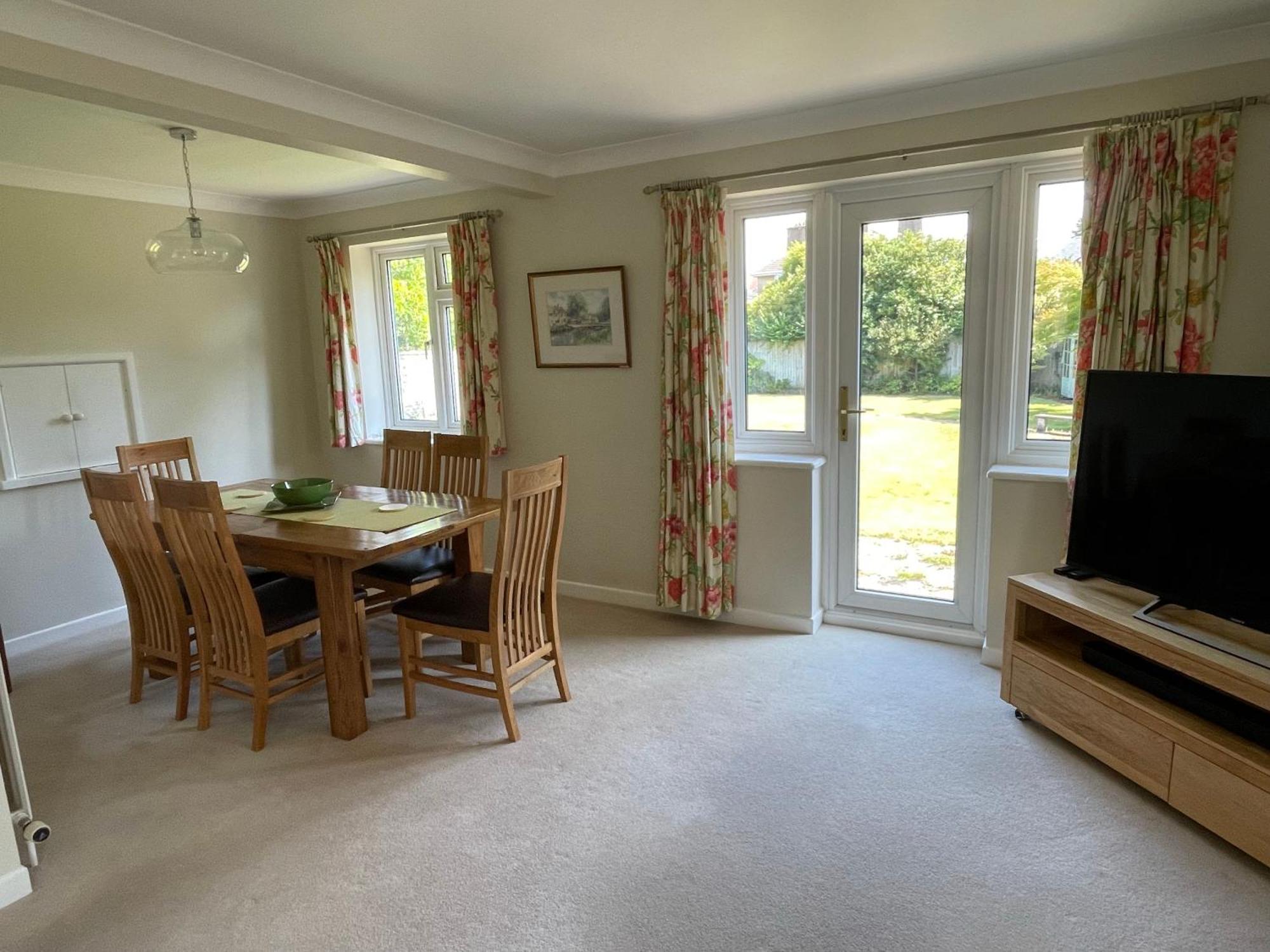 Charming Bournemouth House With Beautiful Spacious Gardens, 5 Min Drive To Beaches, Free Parking For 2-3 Cars Ngoại thất bức ảnh